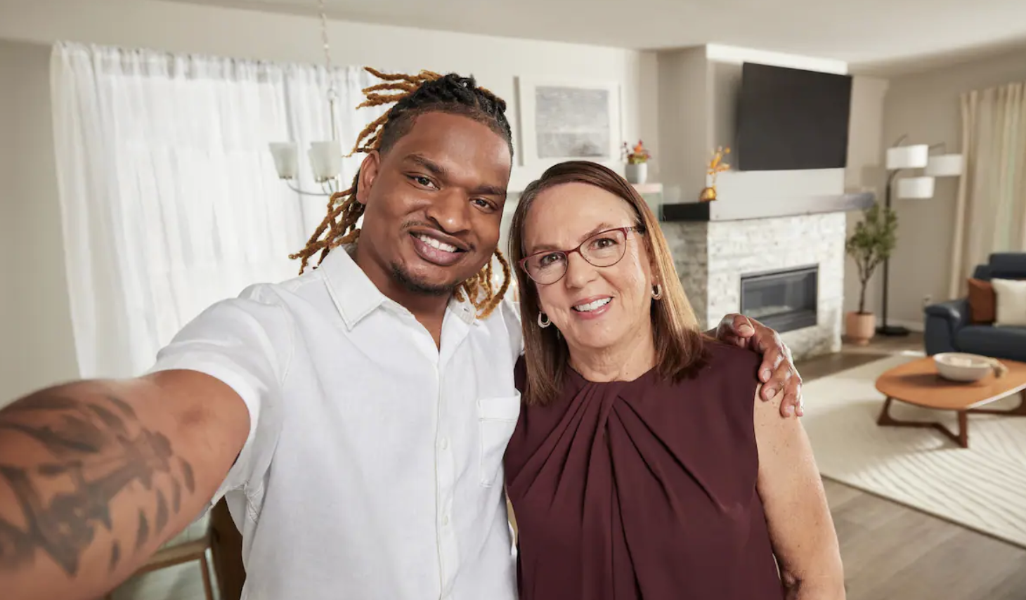 The Grandma and Teen She Accidentally Invited To Thanksgiving Dinner Are Celebrating 8 Years!